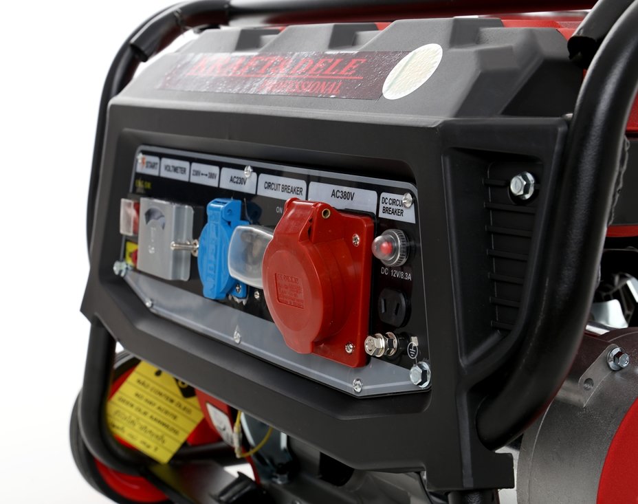 Benzininis trifazis elektros generatorius 3000W 12/230/380V KD139 - Sodrinta.lt